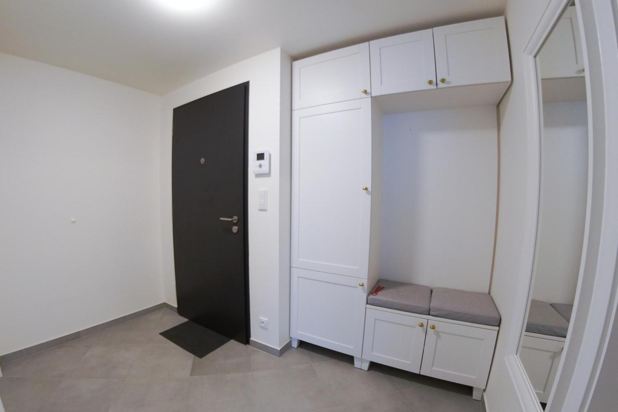 Holesovice Delight: Modern Comfort With A Twist In 7 Praga